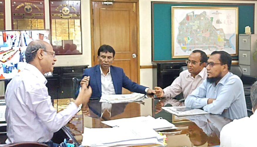 সার্ভার সচল করতে রাজউক চেয়ারম্যানের সঙ্গে রিহ্যাব নেতাদের সাক্ষাৎ